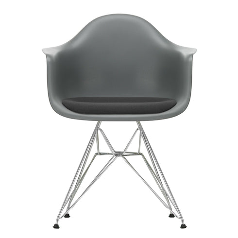 Cadeira de Braços em Plástico Eames DAR / Assento em Tecido / Base Cromada